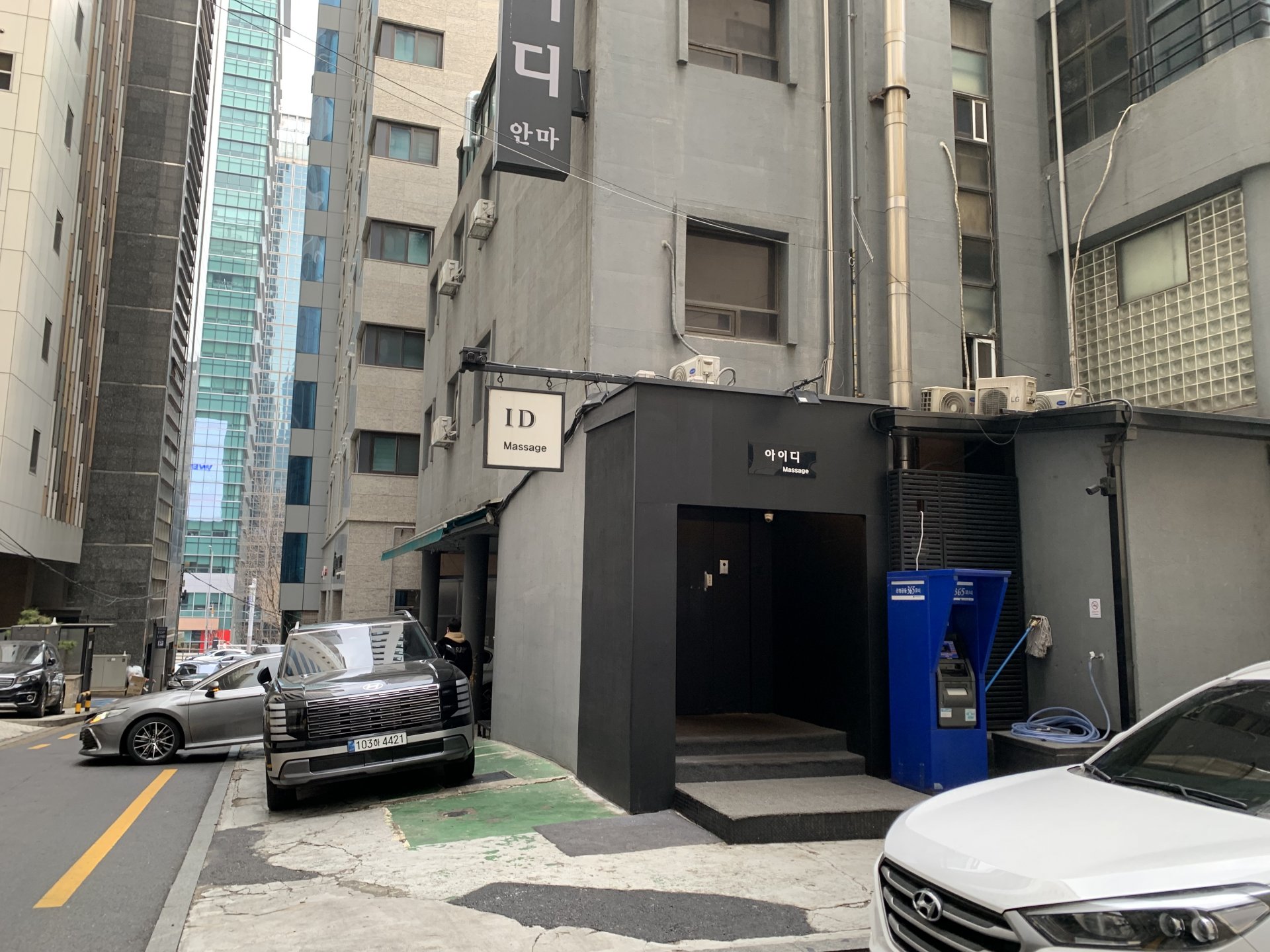 ID ANMA 建物外観