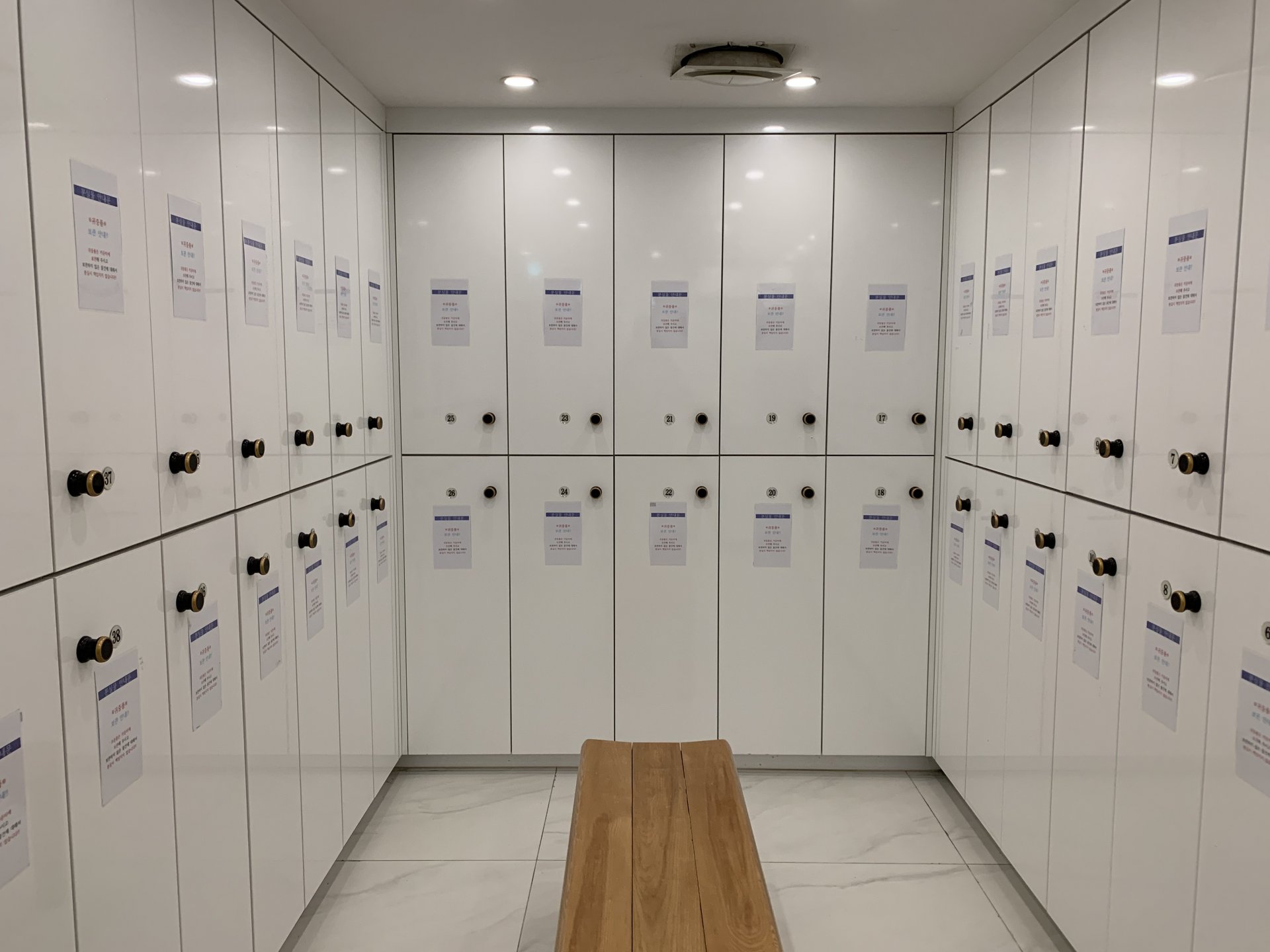 ID ANMA ロッカールーム