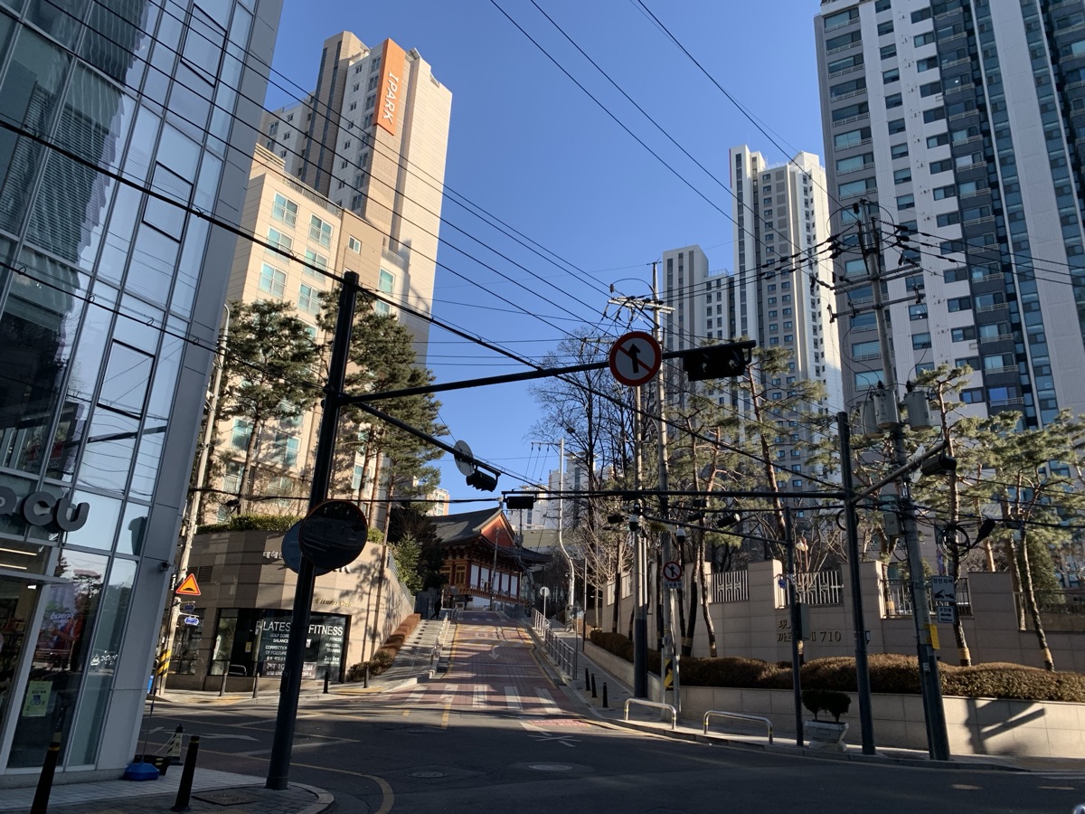 駅三エリアの街並み